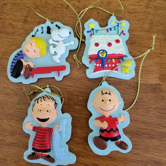 Peanuts Hallmark 2011 Christmas Ornaments Set x4 United Feature Syndicate Inc T7 - Picture 1 of 9